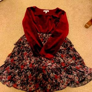 Girls velvet dress. Size M.